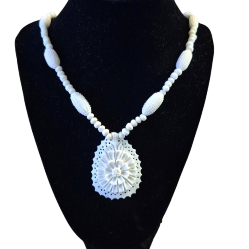 Vintage Hand Carved Flower Bone Bead Necklace 14"